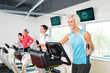 Beschreibung: Young people on fitness treadmill running exercise